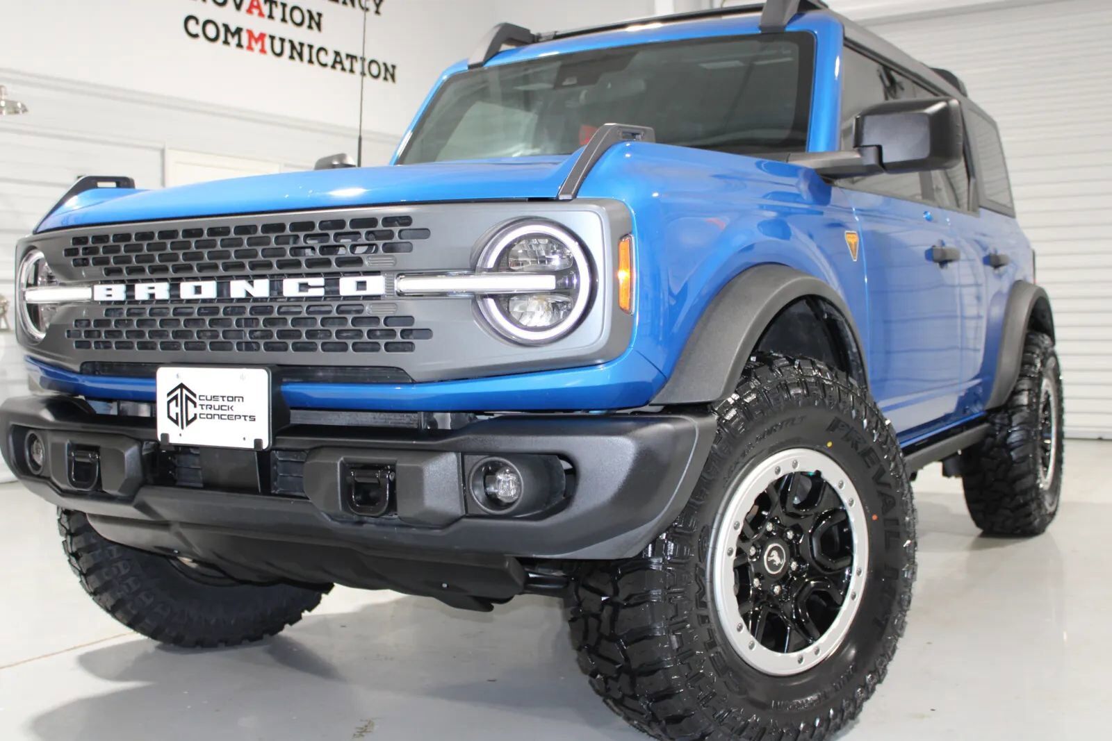 2023 FORD Bronco