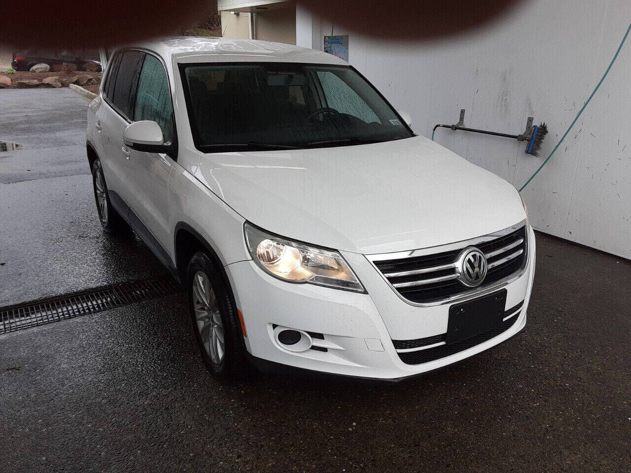 2010 VOLKSWAGEN Tiguan