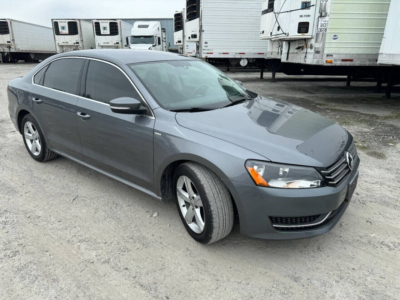 2014 VOLKSWAGEN Passat