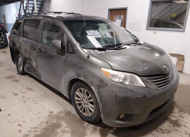 2012 TOYOTA Sienna