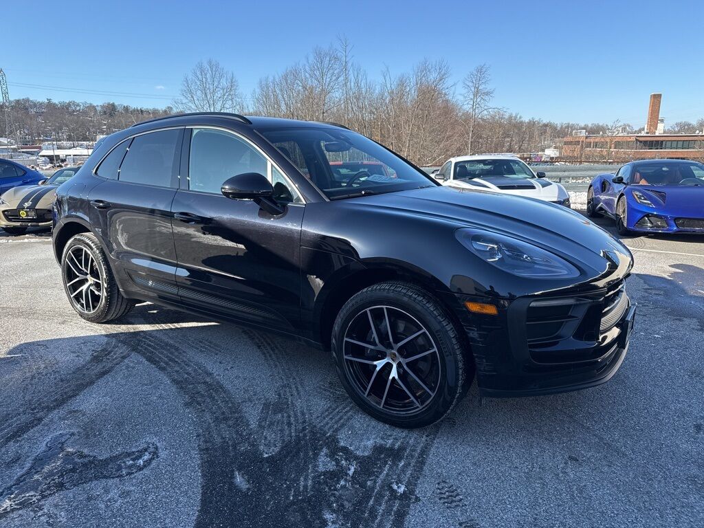 2022 PORSCHE Macan