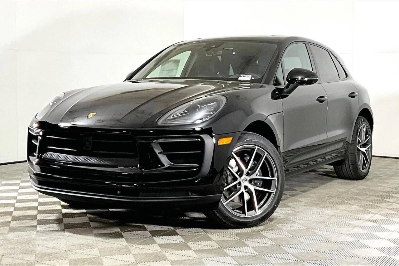2025 PORSCHE Macan