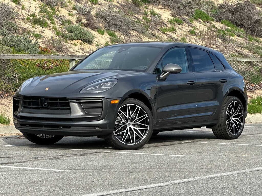 2025 PORSCHE Macan