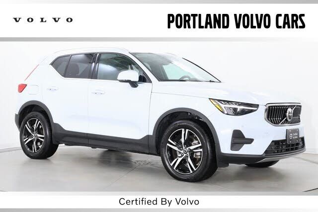 2025 VOLVO XC40