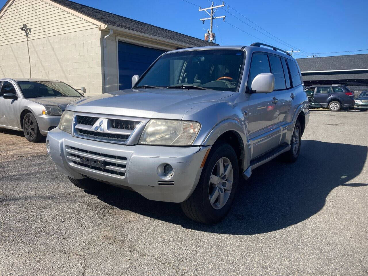 2005 MITSUBISHI Montero