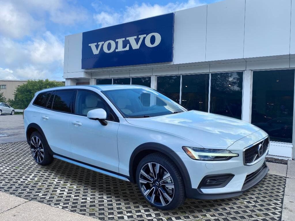 2026 VOLVO V60CC