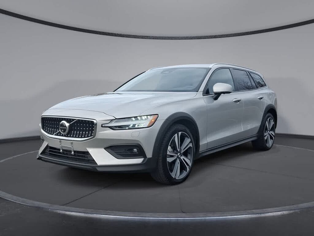2025 VOLVO V60CC