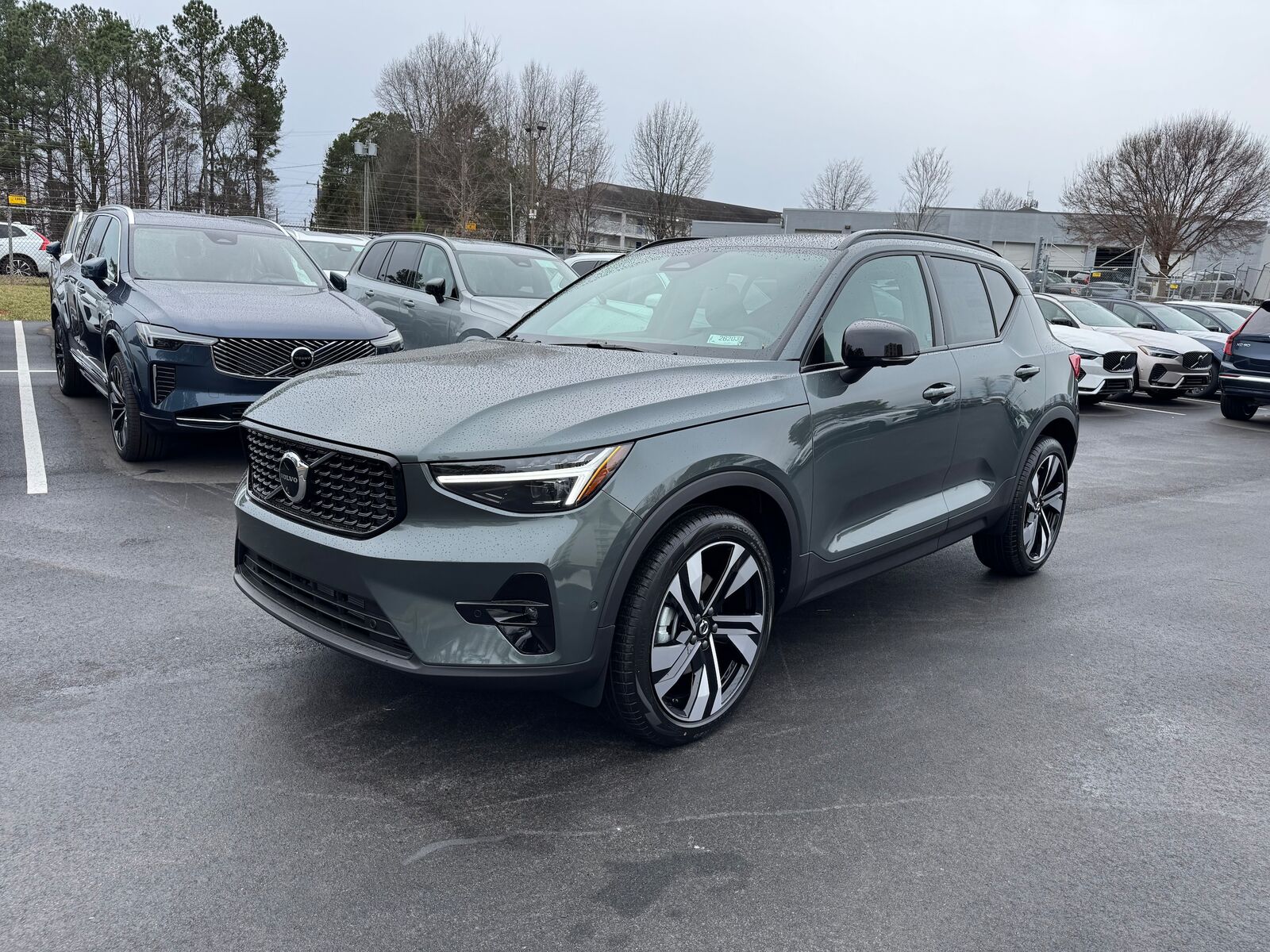 2026 VOLVO XC40