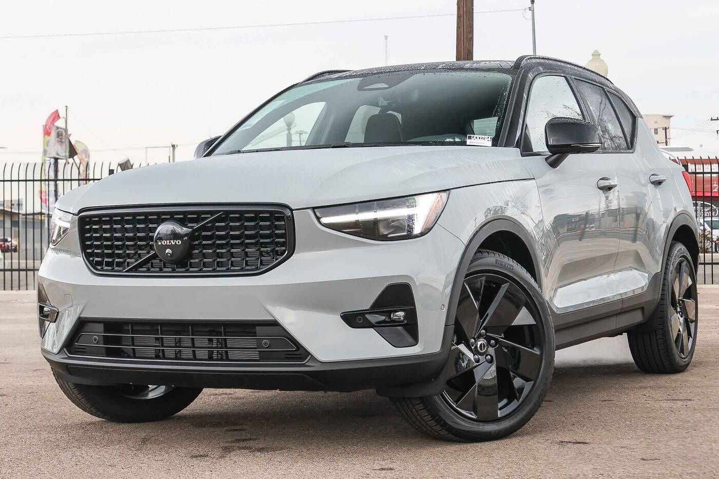 2026 VOLVO XC40