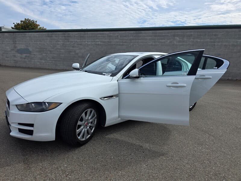 2019 JAGUAR XE