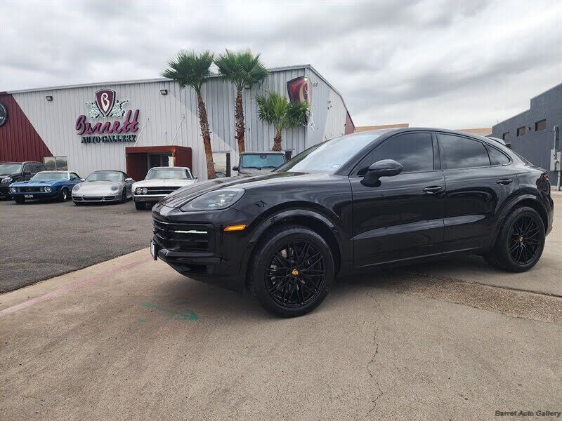 2024 PORSCHE Cayenne