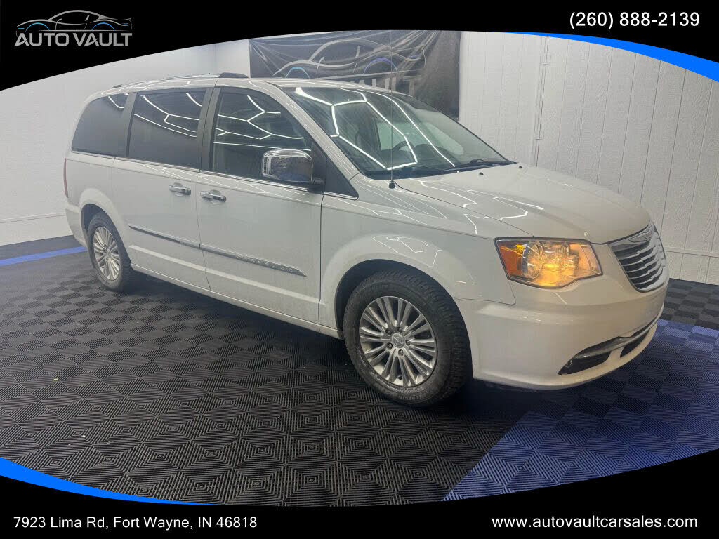 2016 CHRYSLER Town and Country