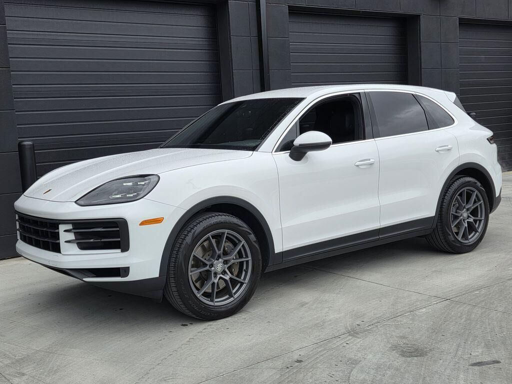2024 PORSCHE Cayenne
