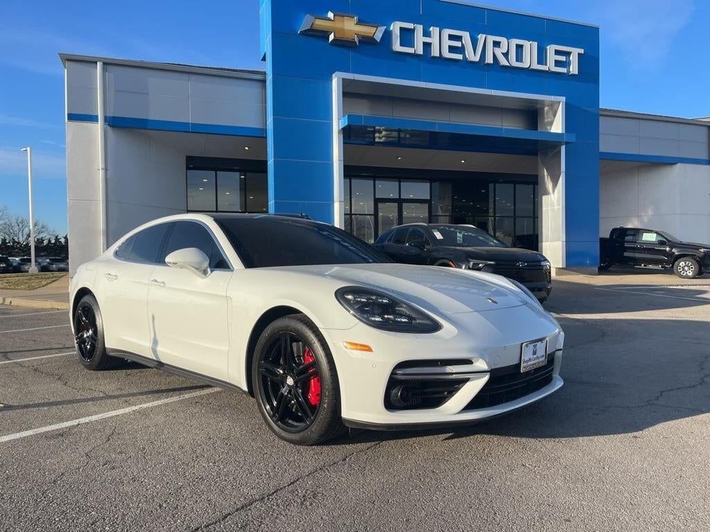 2018 PORSCHE Panamera