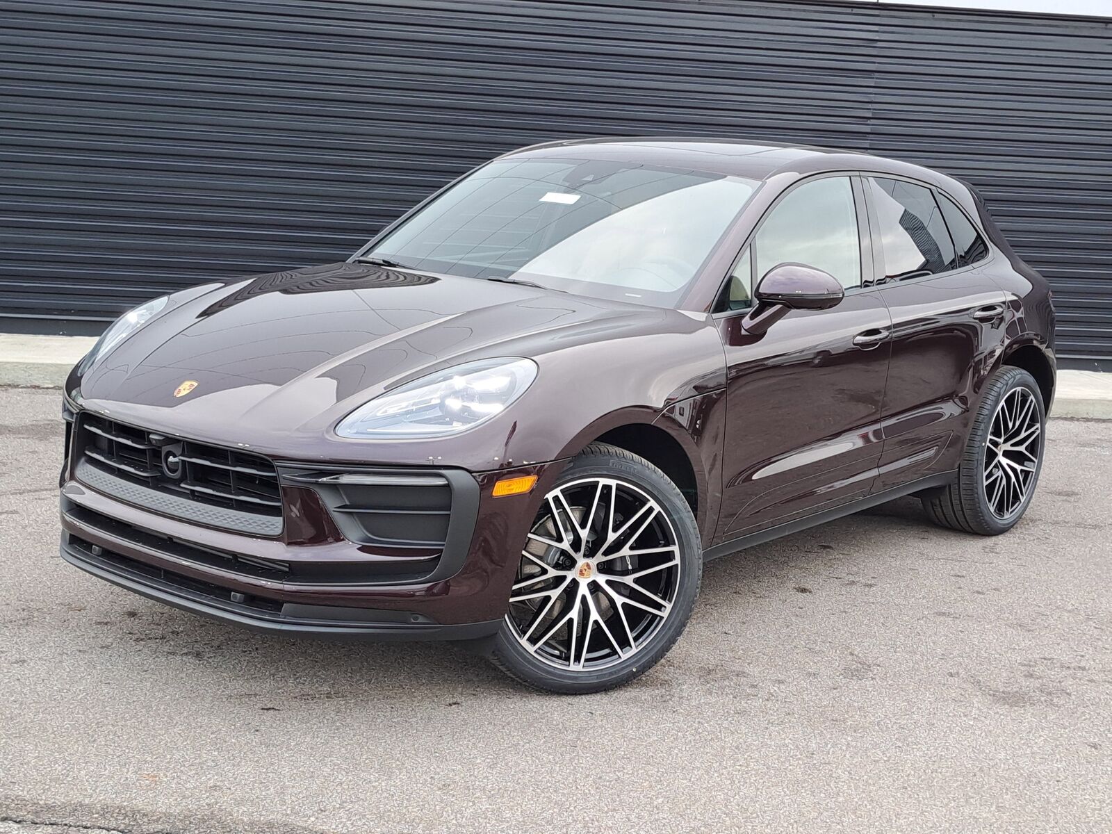 2026 PORSCHE Macan