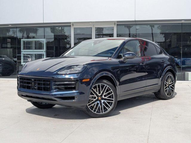 2025 PORSCHE Cayenne