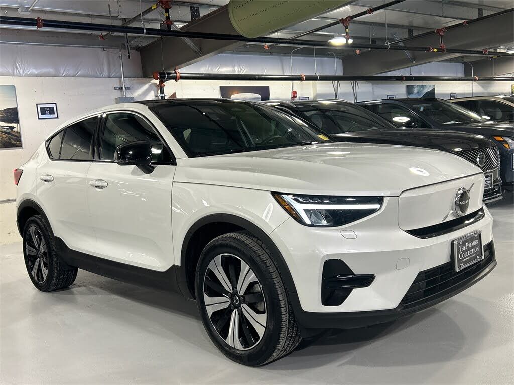 2023 VOLVO C40