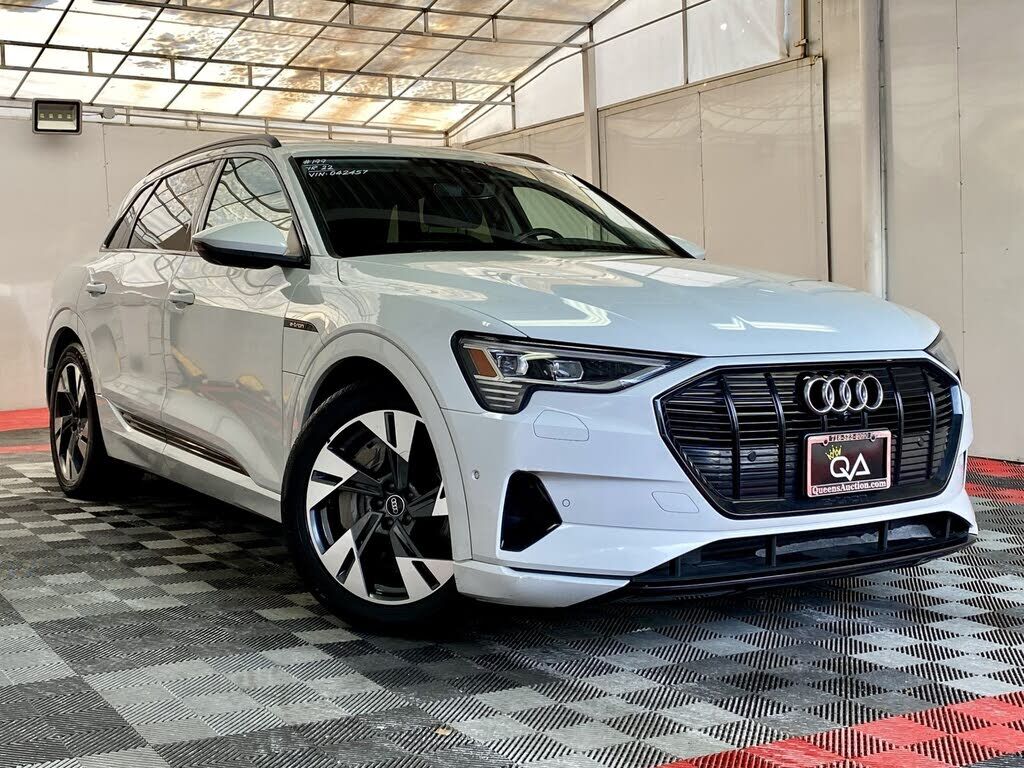 2022 AUDI e-tron