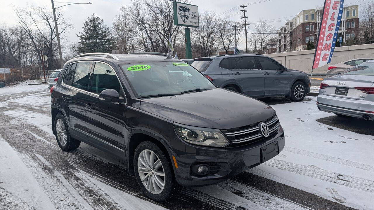 2016 VOLKSWAGEN Tiguan