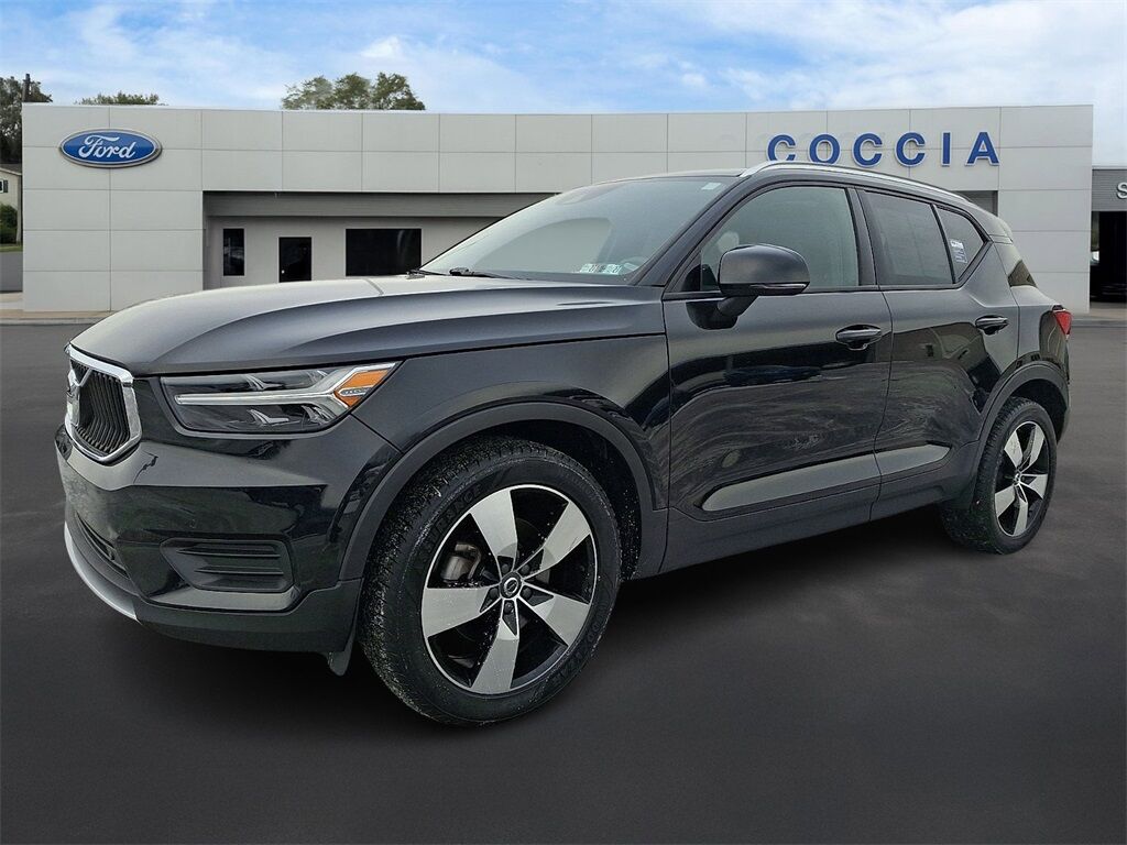 2020 VOLVO XC40