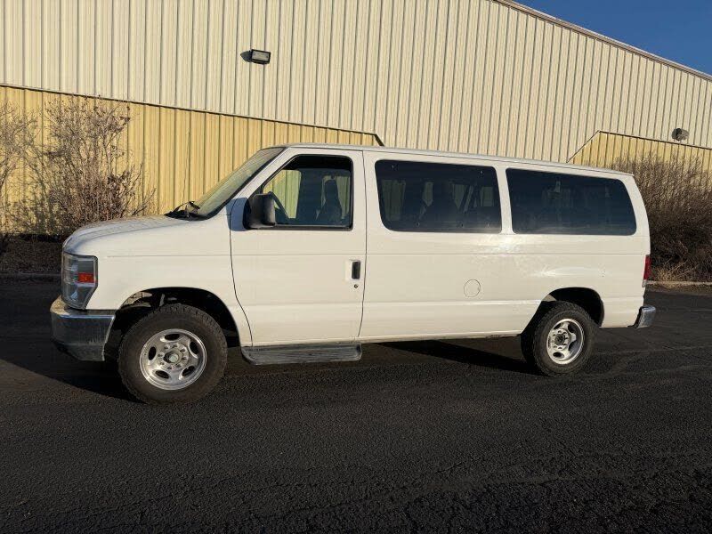 2013 FORD E-350