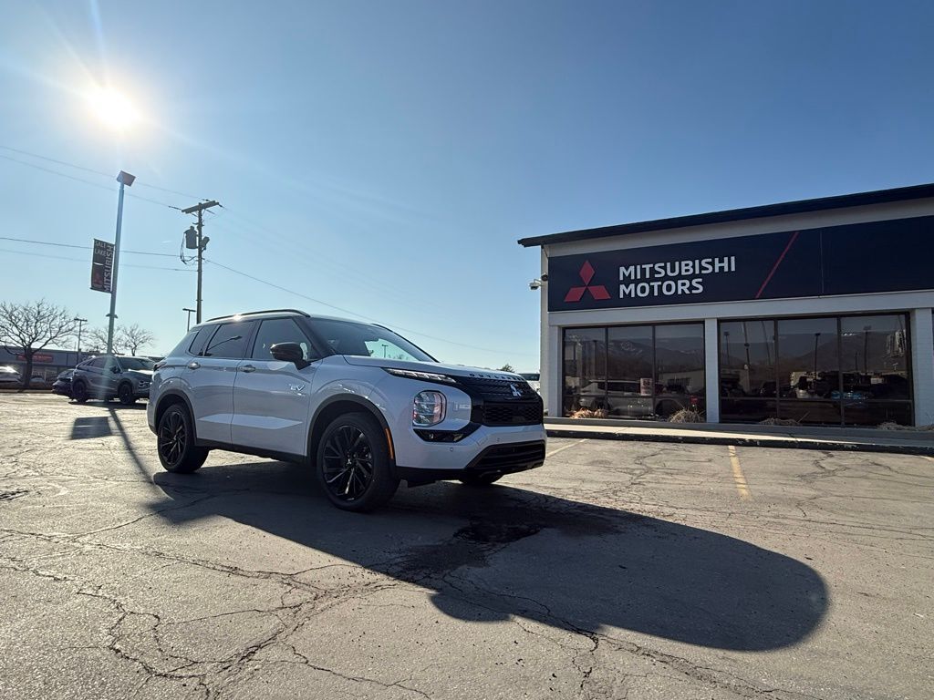 2025 MITSUBISHI Outlander