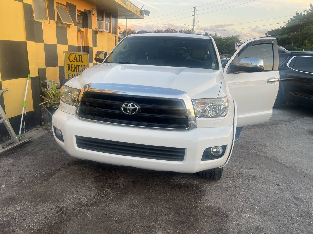 2013 TOYOTA Sequoia