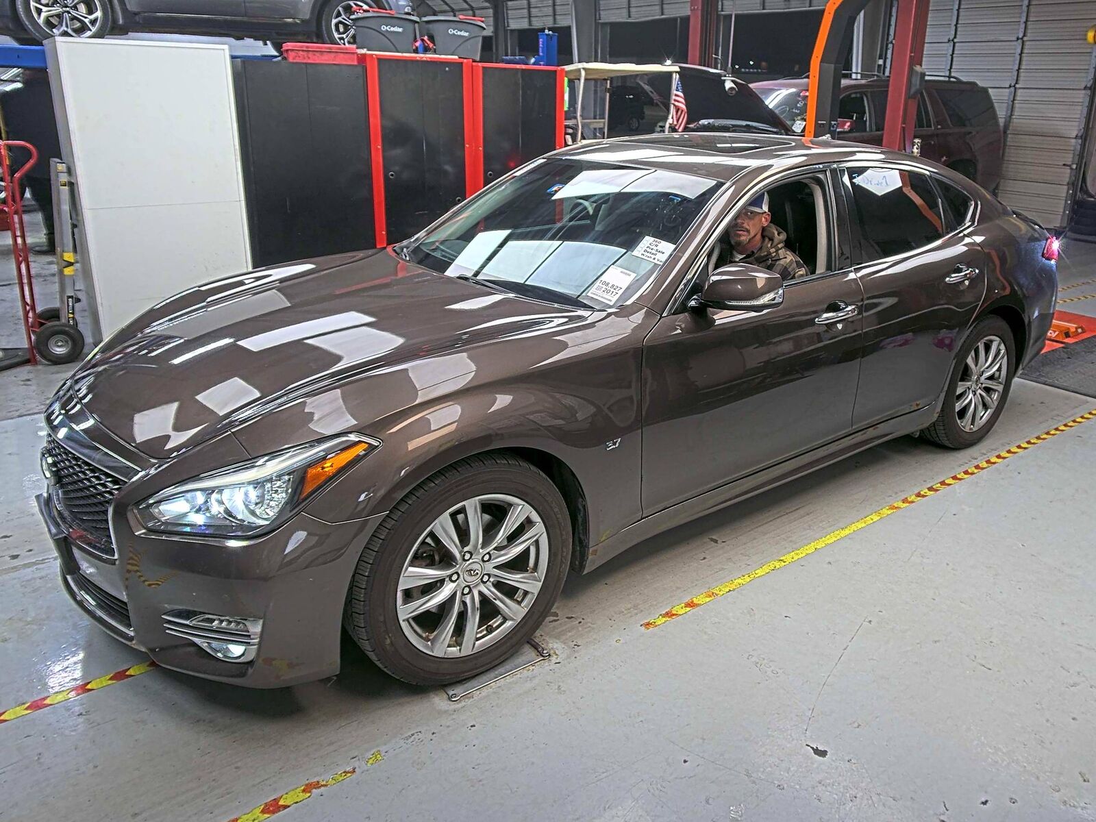 Infiniti Q70