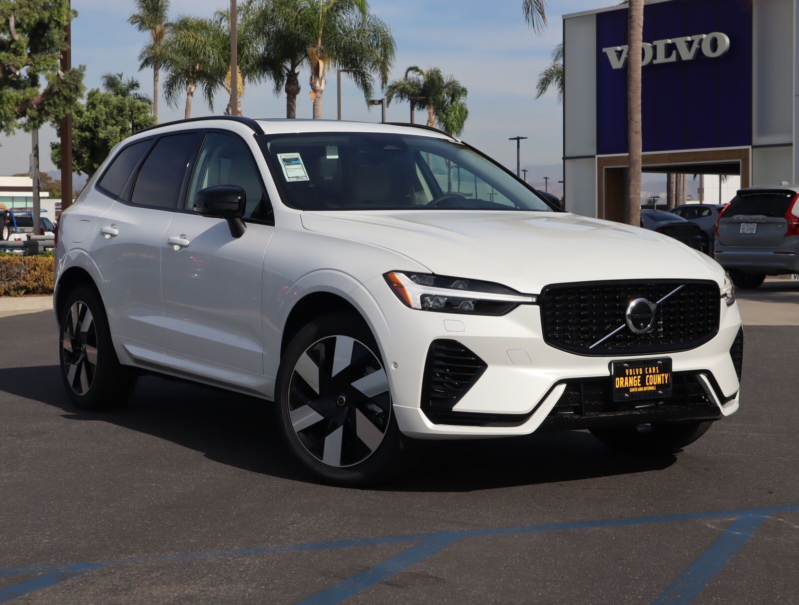 2025 VOLVO XC60