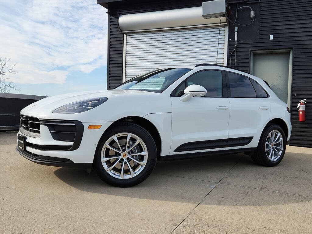 2025 PORSCHE Macan