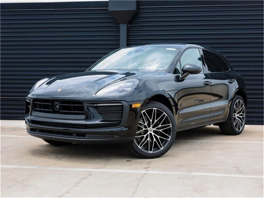 2025 PORSCHE Macan
