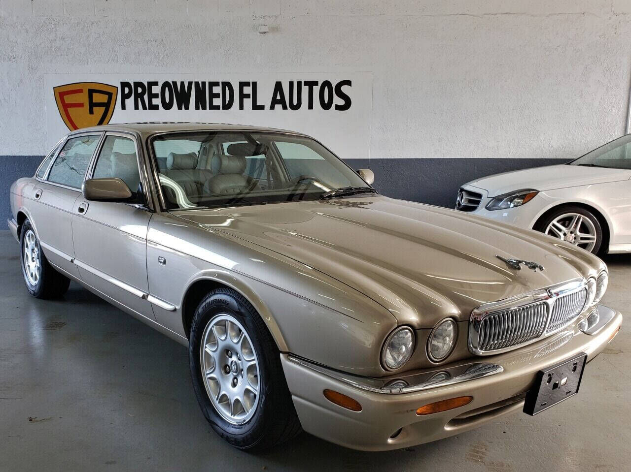 2000 JAGUAR XJ8