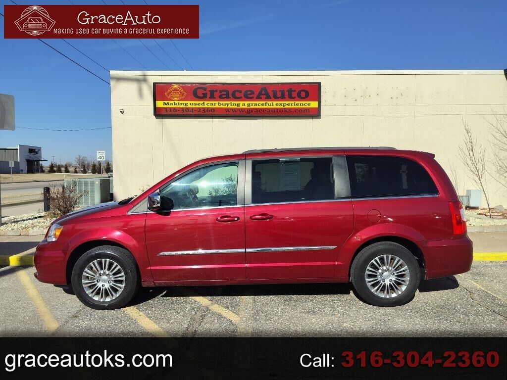 2013 CHRYSLER Town and Country