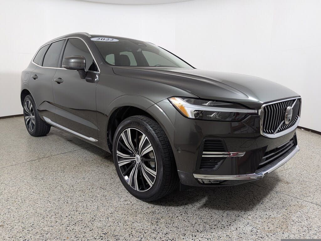 2022 VOLVO XC60