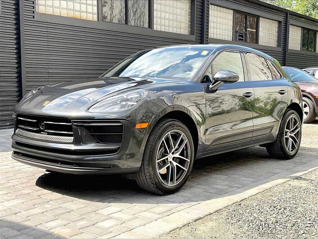 2025 PORSCHE Macan