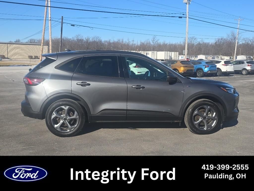 2025 FORD Escape