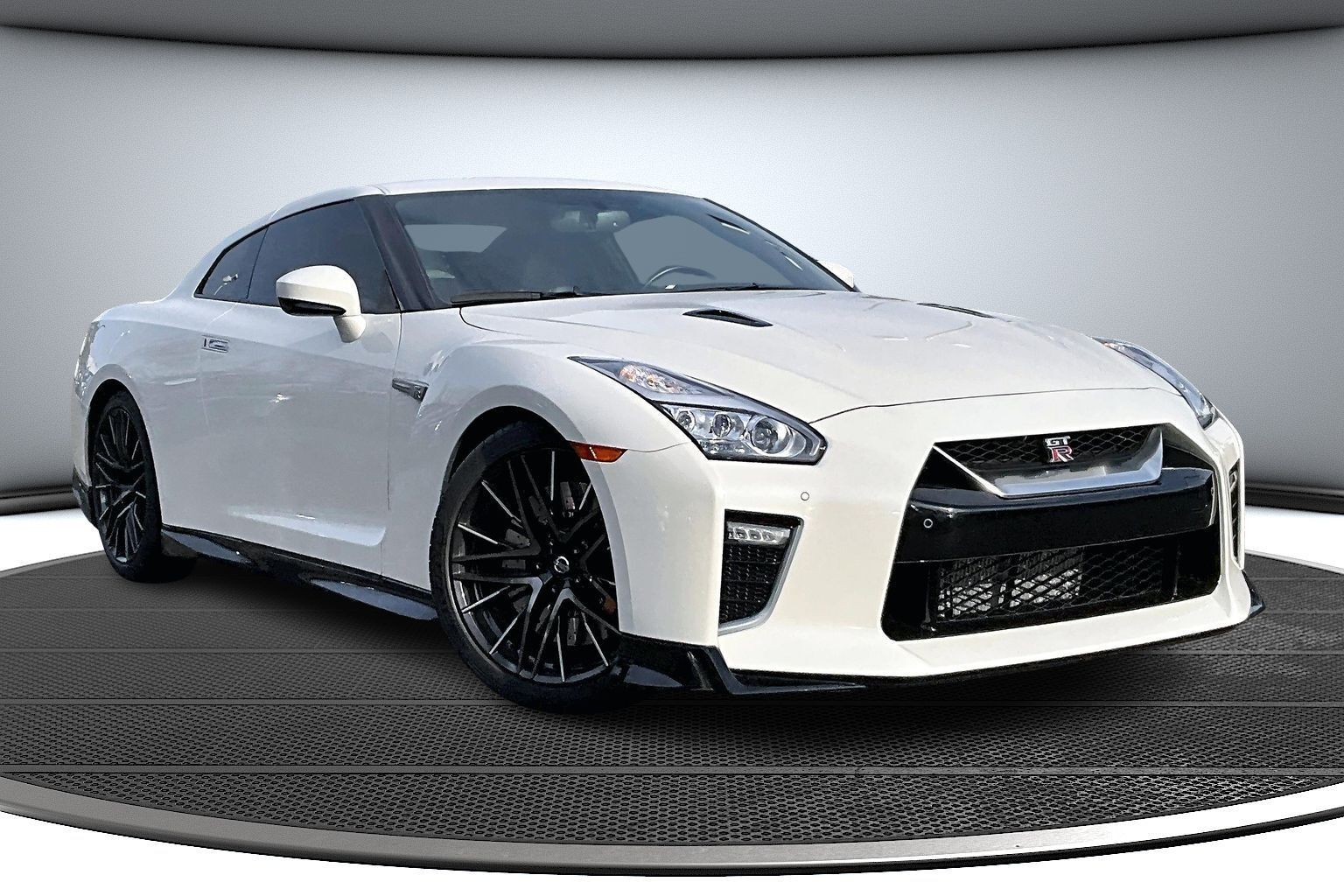 2021 NISSAN GT-R