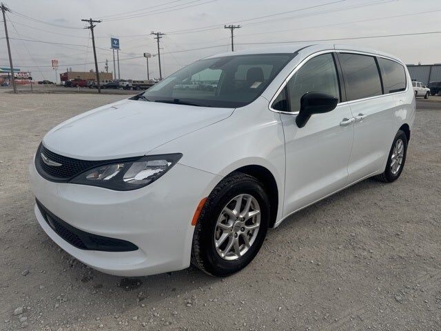 2024 CHRYSLER Voyager