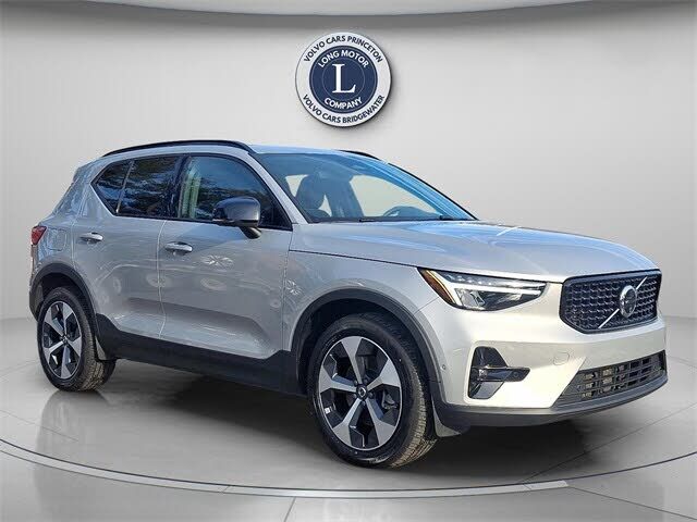 2025 VOLVO XC40