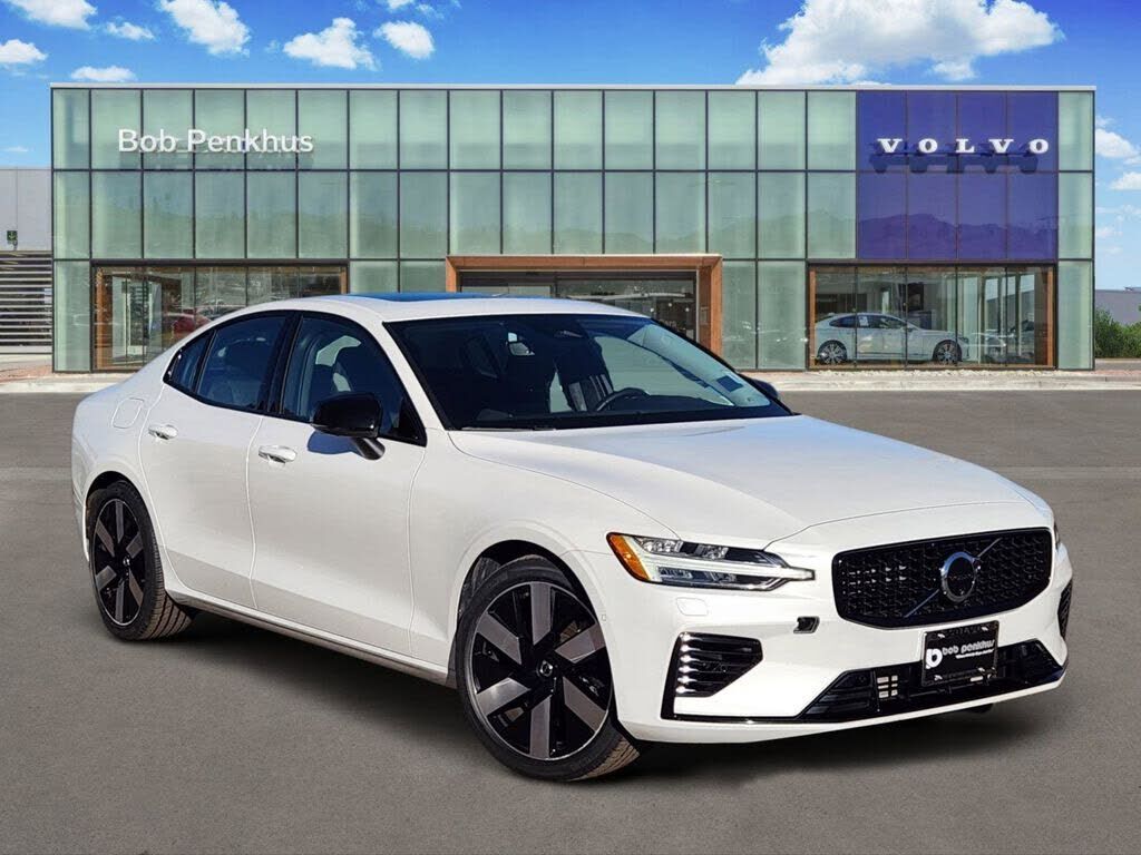 2025 VOLVO S60