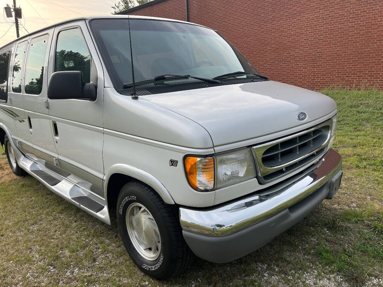 2001 FORD E-150