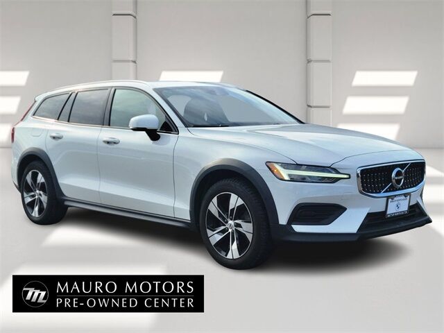 2020 VOLVO V60CC