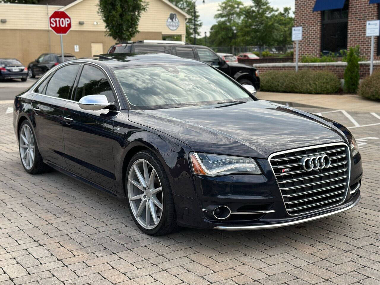 2013 AUDI S8