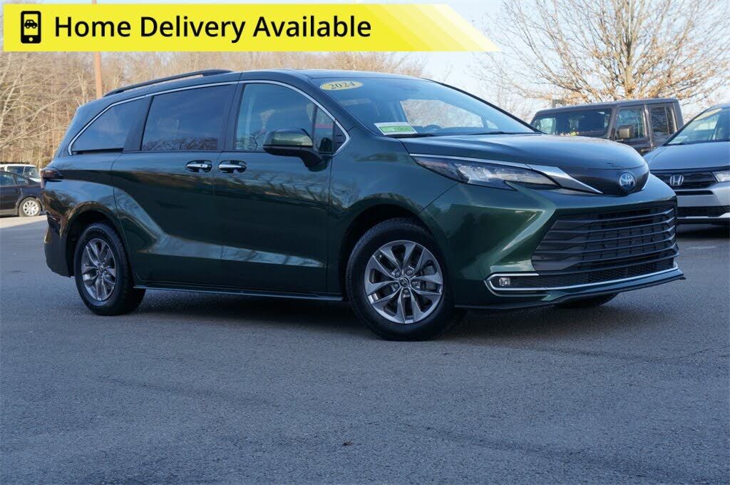 2024 TOYOTA Sienna