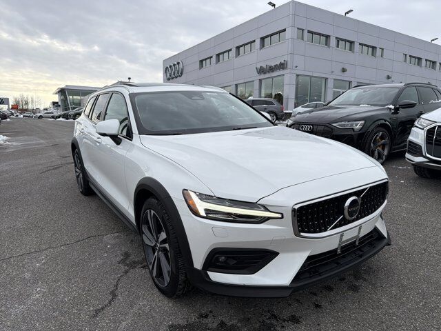 2025 VOLVO V60CC