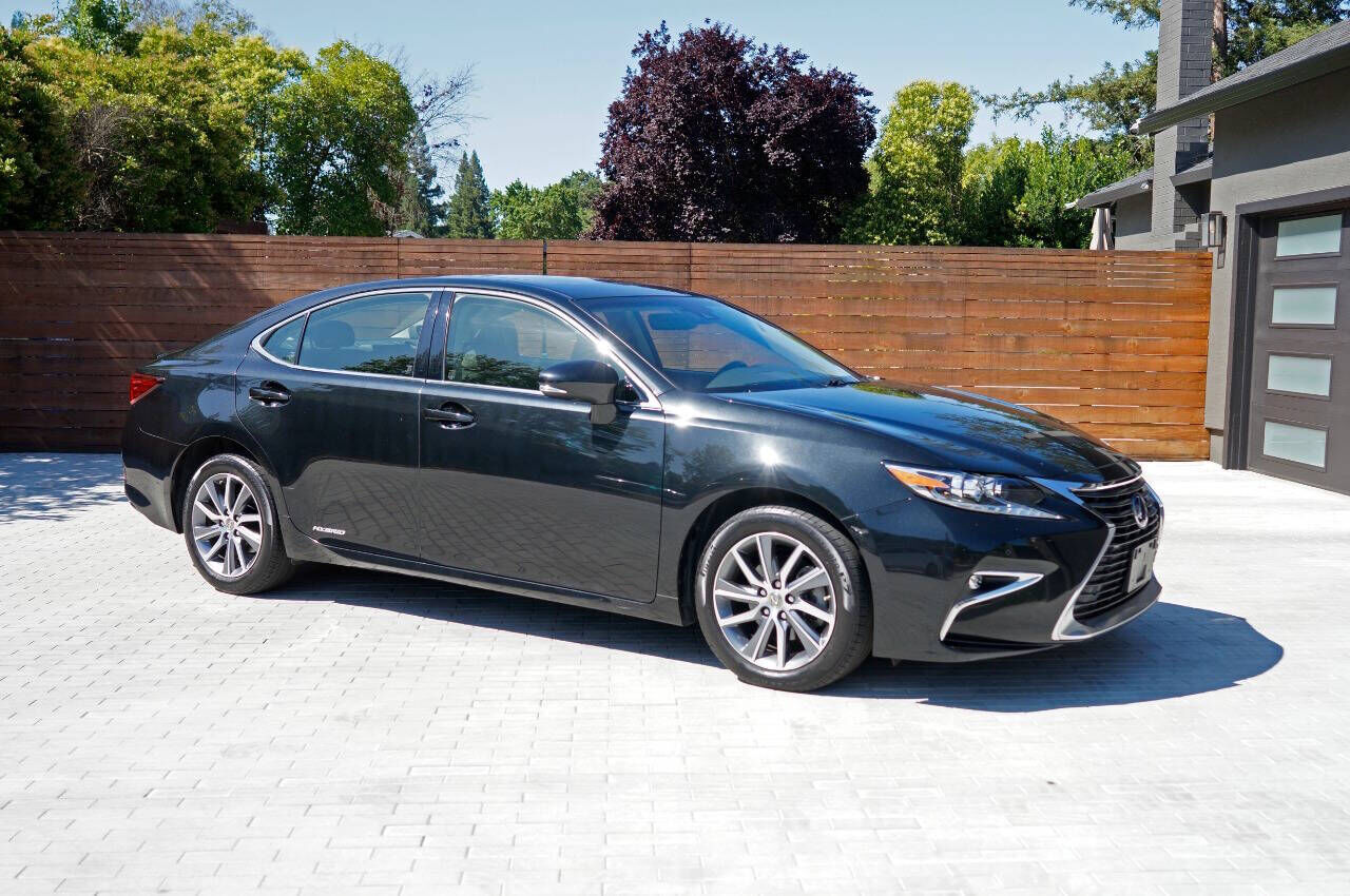 2018 LEXUS ES