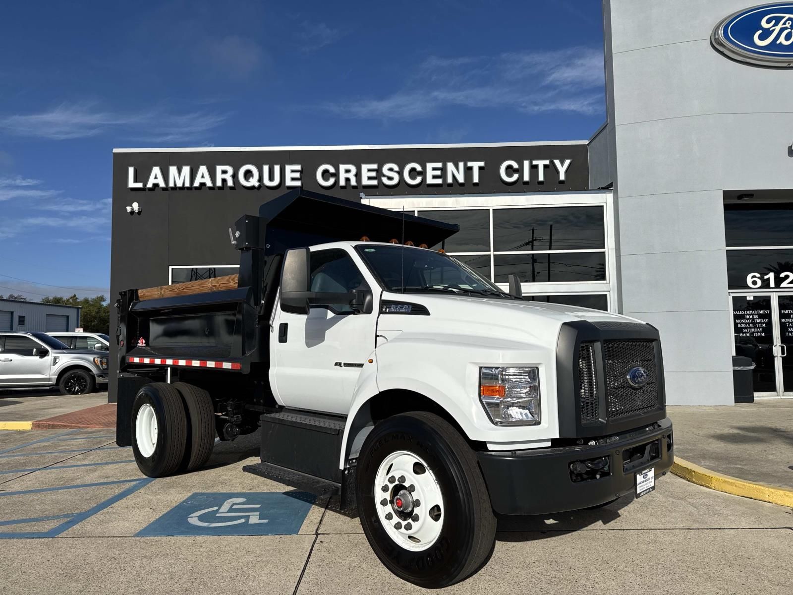 2025 FORD F-650