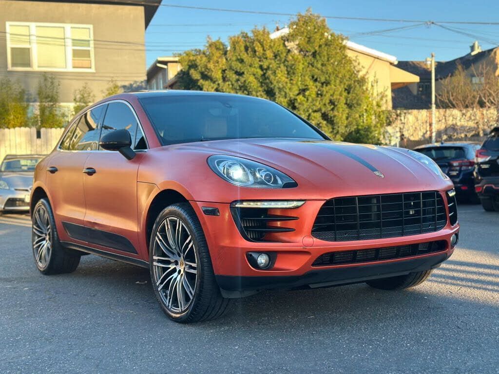 2016 PORSCHE Macan