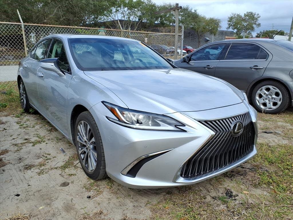 2019 LEXUS ES