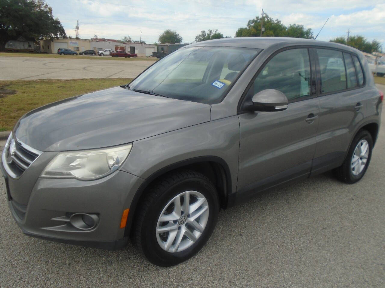 2011 VOLKSWAGEN Tiguan